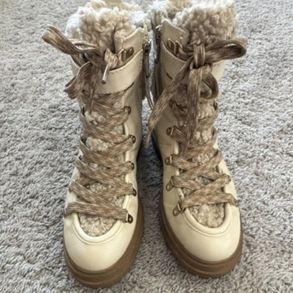 Circus by Sam Edelman Beige Faux Leather Ankle Bootie size 9.5
